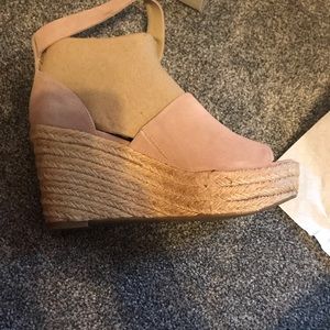 marc fisher cala platform wedge sandals